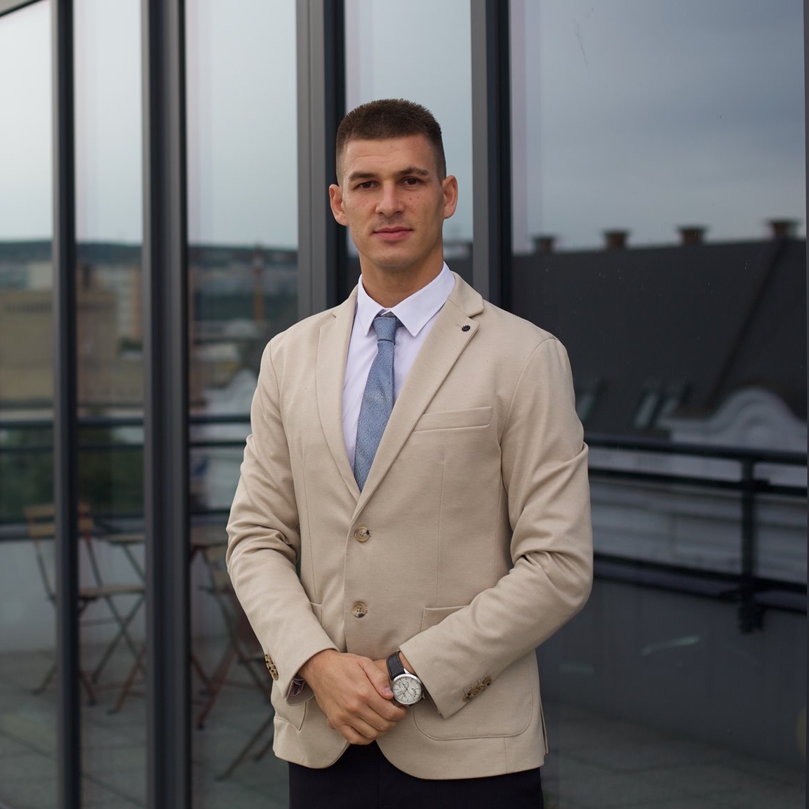 Realitný maklér Korijkov